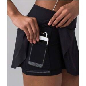 Lululemon Quick Space skirt sz 6